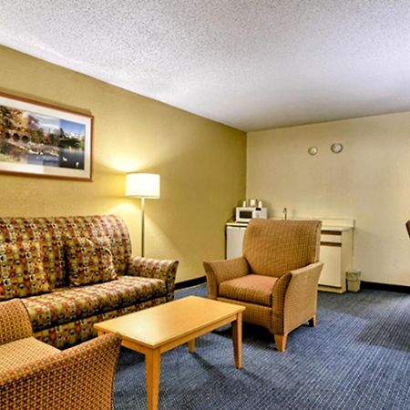 Katahdin Inn & Suites Millinocket المظهر الخارجي الصورة
