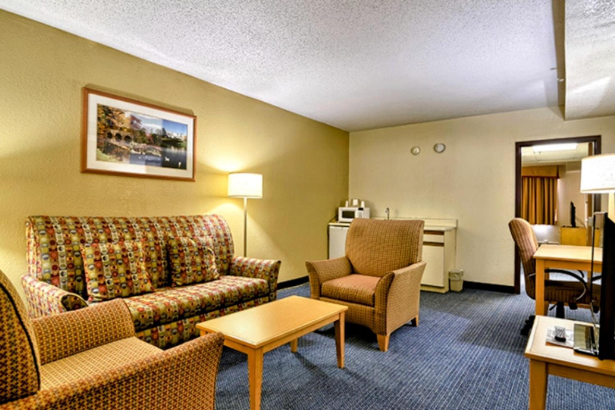 Katahdin Inn & Suites Millinocket المظهر الخارجي الصورة