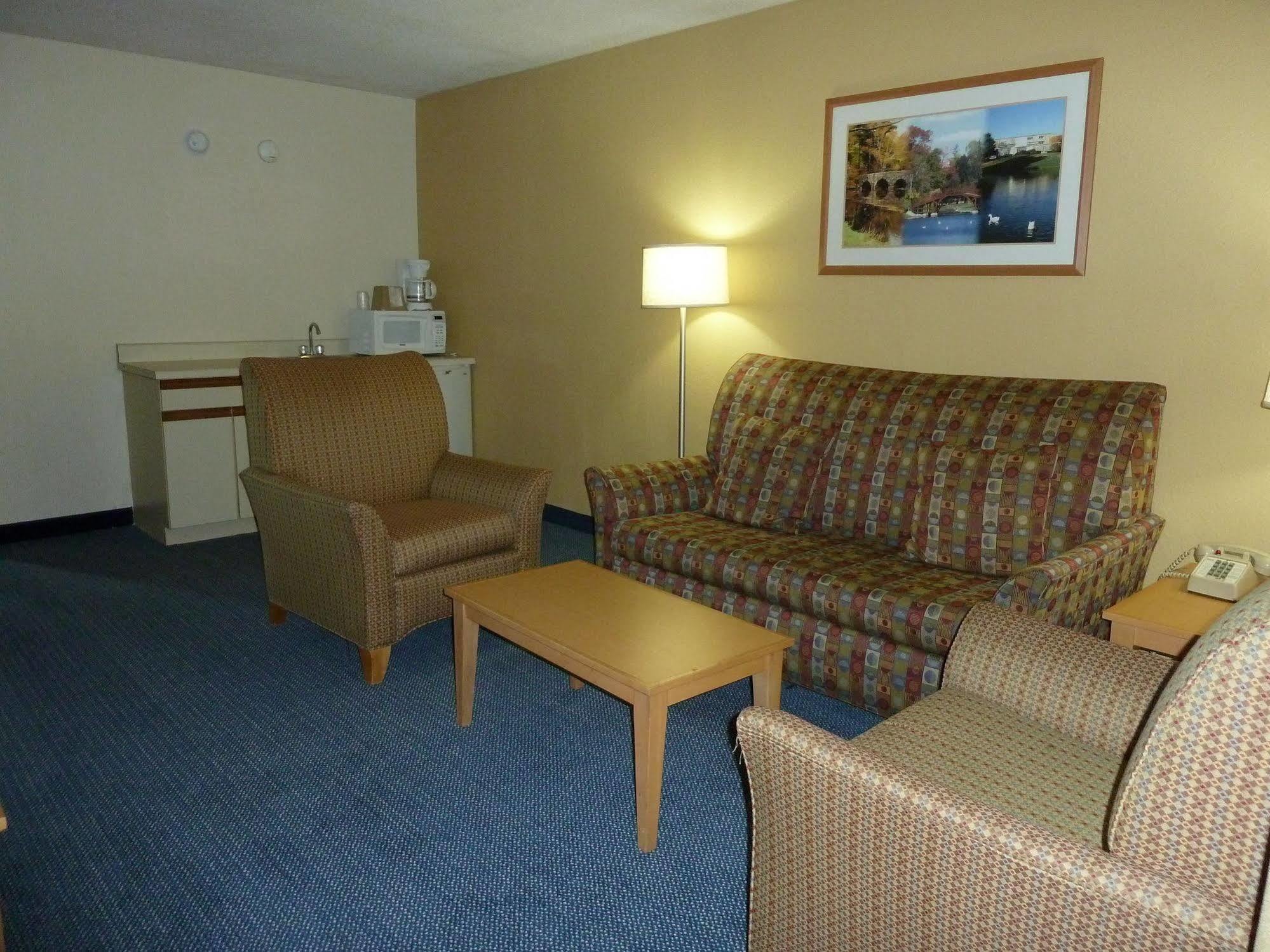 Katahdin Inn & Suites Millinocket المظهر الخارجي الصورة
