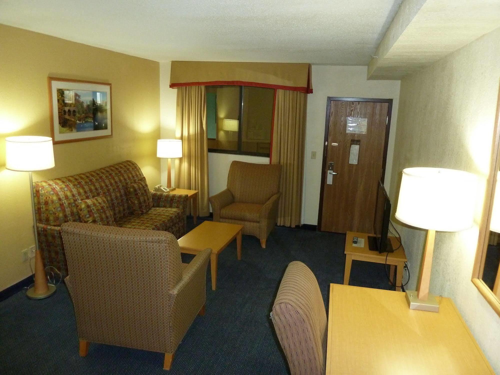Katahdin Inn & Suites Millinocket المظهر الخارجي الصورة