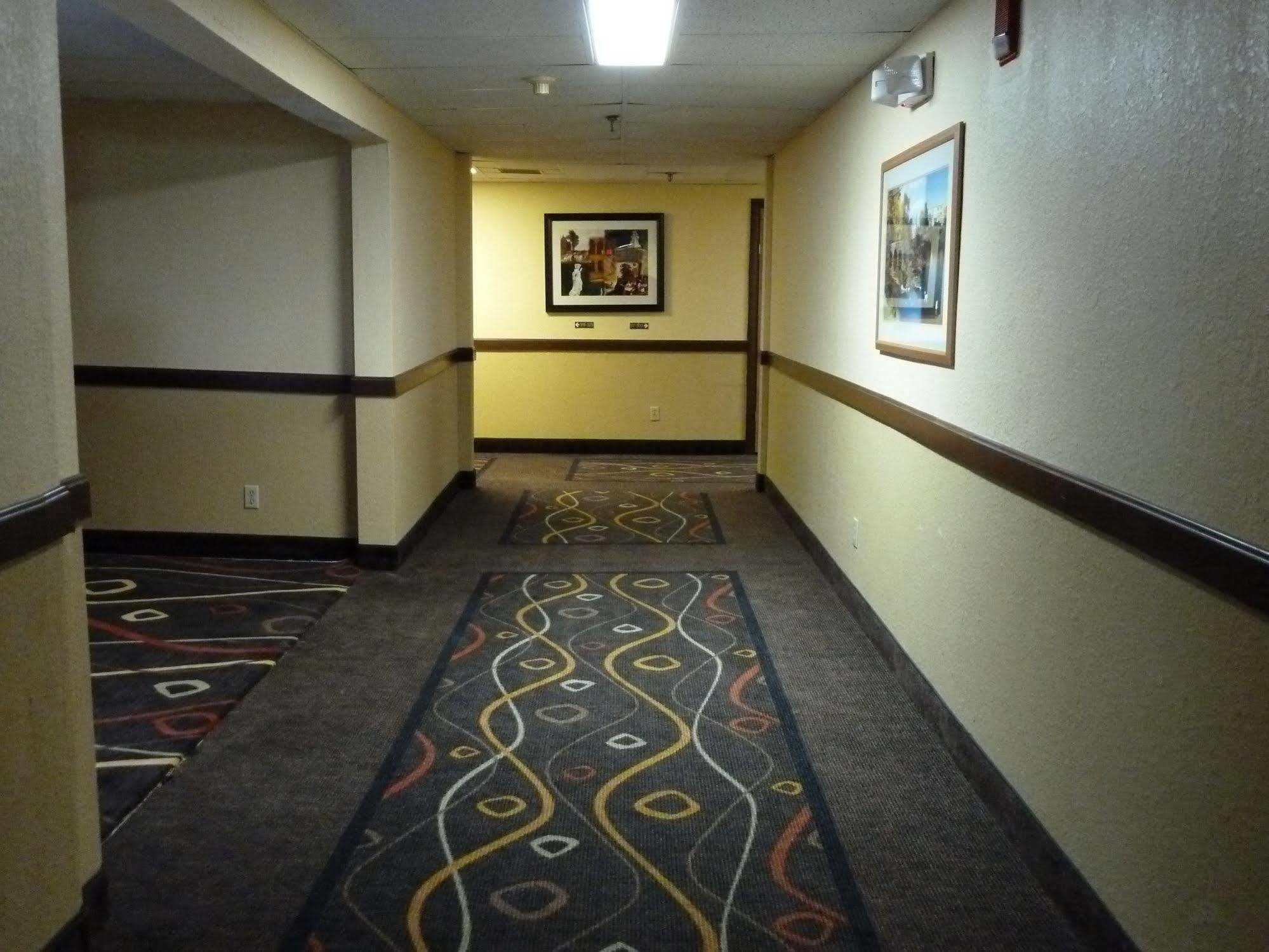Katahdin Inn & Suites Millinocket المظهر الخارجي الصورة