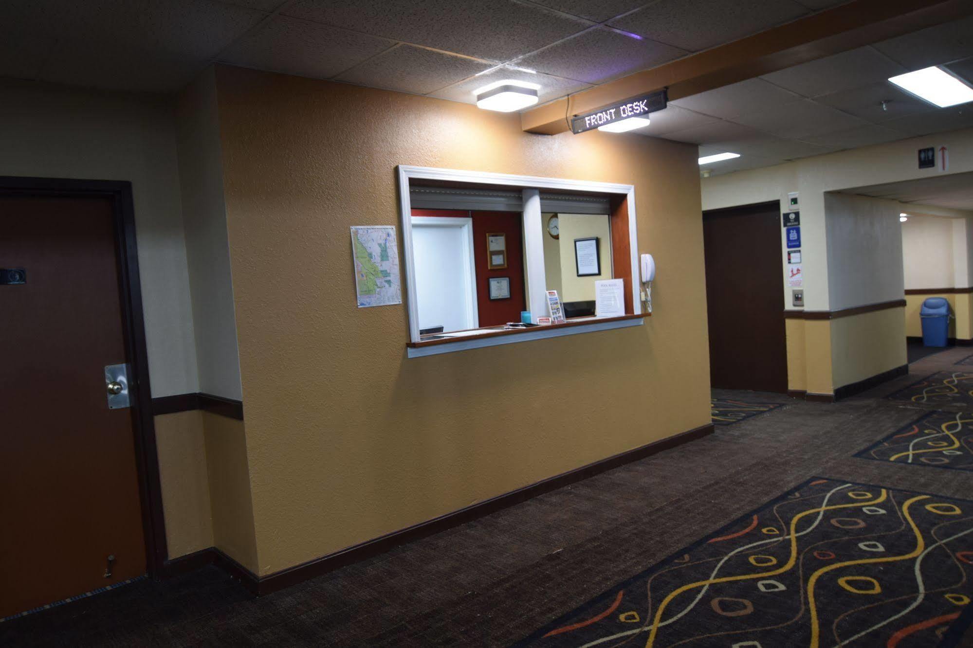 Katahdin Inn & Suites Millinocket المظهر الخارجي الصورة